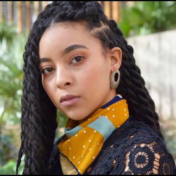 Pave bar hoop earrings - Picture 2 of 2